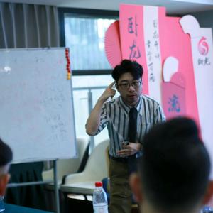 卧龙商业学院